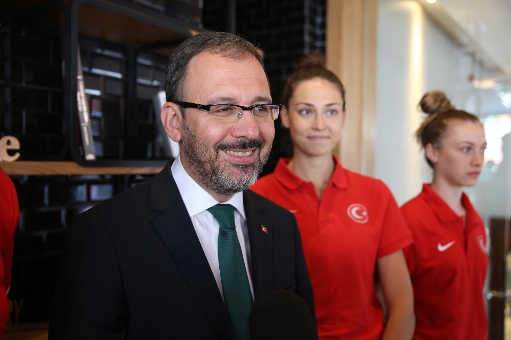Bakan Kasapoğlu’ndan Beril Böcekler’e tebrik 