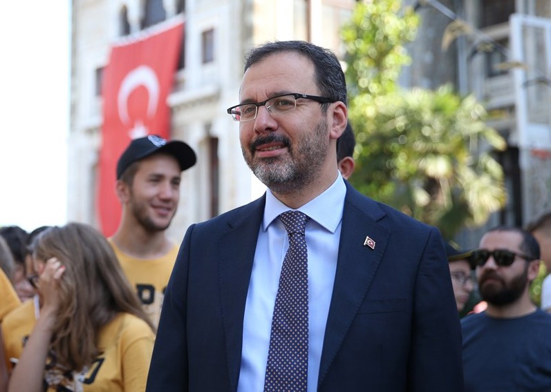 Bakan Kasapoğlu’ndan Eda Tuğsuz’a tebrik mesajı 