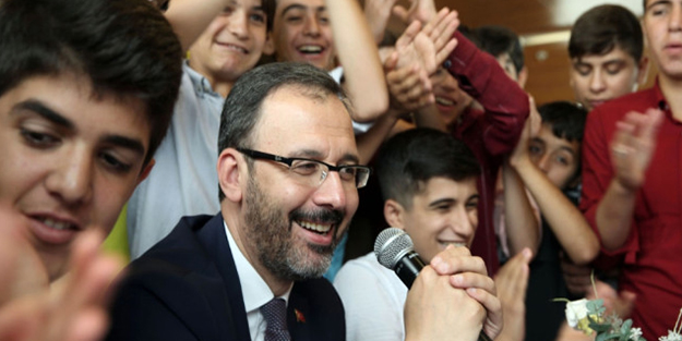 Bakan Kasapoğlu'ndan gençleri sevindiren 'maç' sözü