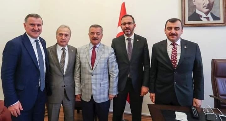 Bakan Kasapoğlun’dan Kömürspor’a tesis sözü 