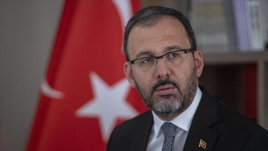 Bakan Kasapoğlu'ndan milli güreşçilere tebrik