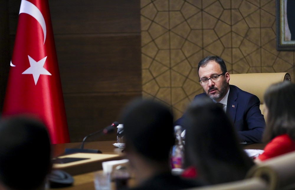 Bakan Kasapoğlu’ndan milli okçulara tebrik 