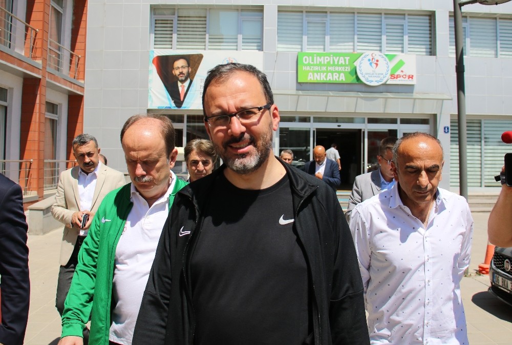 Bakan Kasapoğlu’ndan Muaythai Milli Takımı’na tebrik mesajı 