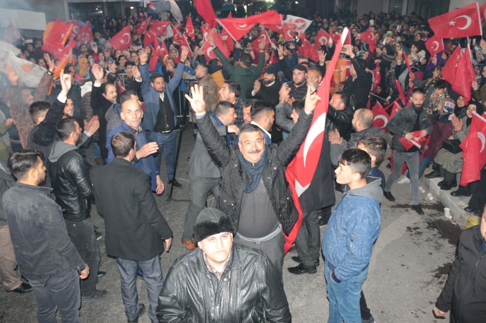 Bakan Kasapoğlu’nun müjdesi Romanları coşturdu 