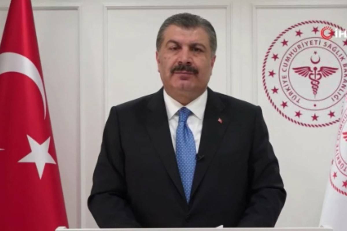 Bakan Koca: 'Hastalığı geçirmiş olan kişilerde hatırlatma aşısının yeterli olacağı Bilim Kurulumuzca değerlendirildi'