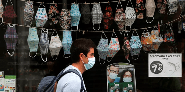 Bakan Koca sinyali verdi! Toplu taşımada maskeler atılıyor