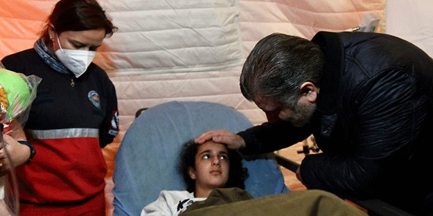 Bakan Koca tedavi gören depremzedelerle bir araya geldi!