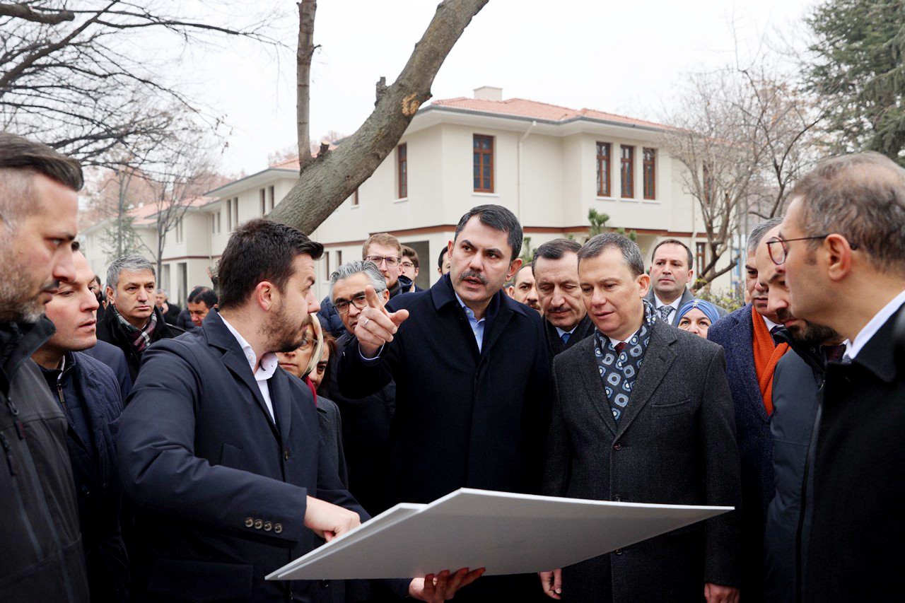 Bakan Kurum Ankara'nın Çankaya İlçesindeki Saraçoğlu mahallesi yenileme alanında incelemelerde bulundu