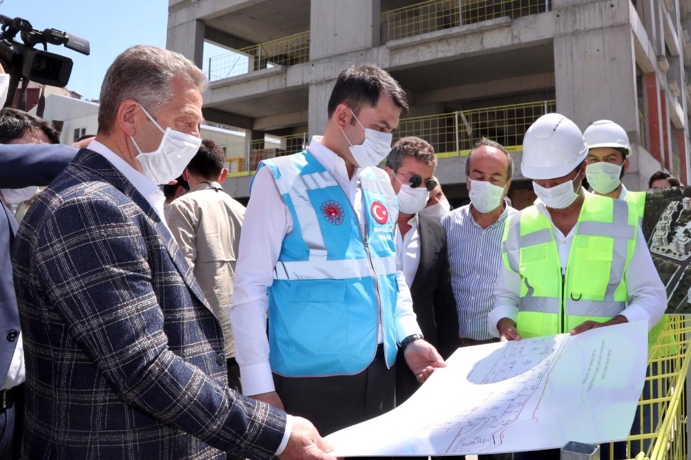 Bakan Kurum, Gaziosmanpaşa’da kentsel dönüşüm alanlarını inceledi 