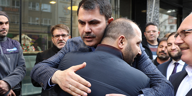 Bakan Kurum ile depremzede arasında duygulandıran diyalog