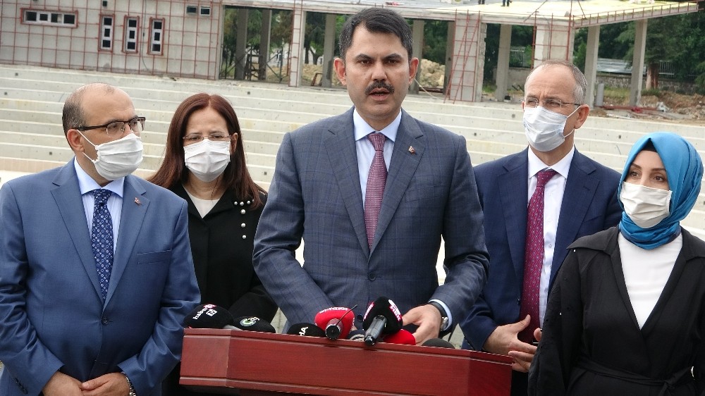 Bakan Kurum, İstanbul Boğazı’na atılan maske ve eldivenlerle ilgili konuştu 