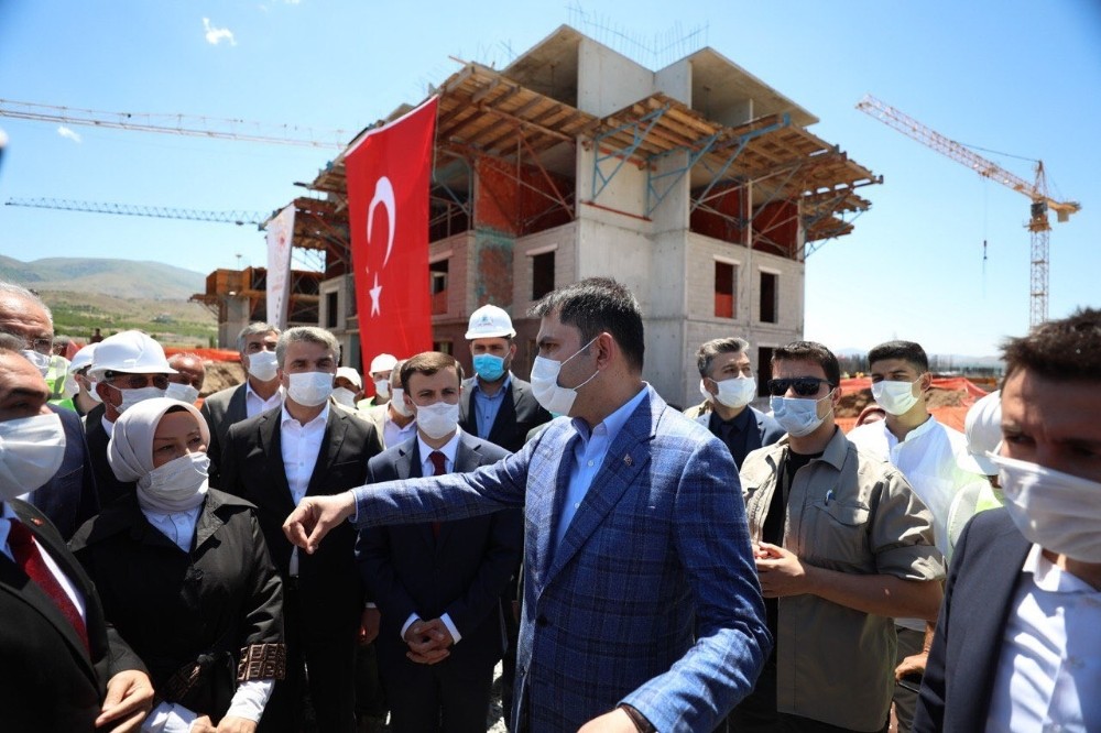 Bakan Kurum, Malatya’da yapımı süren projeleri inceledi 