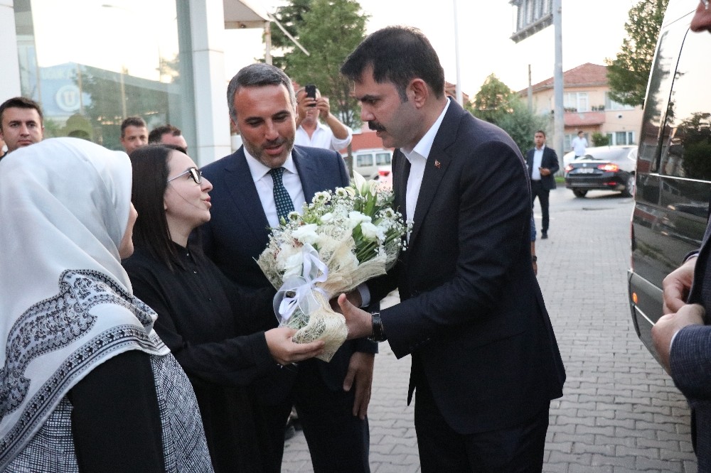 Bakan Kurum partililerle bir araya geldi 