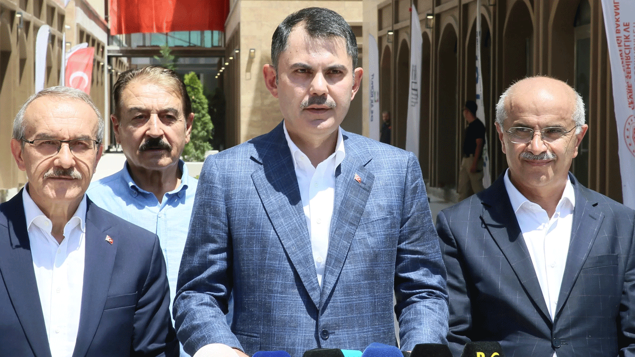 Bakan Kurum'dan CHP'ye baklava kutuları tepkisi: Onlarca konut yapılır