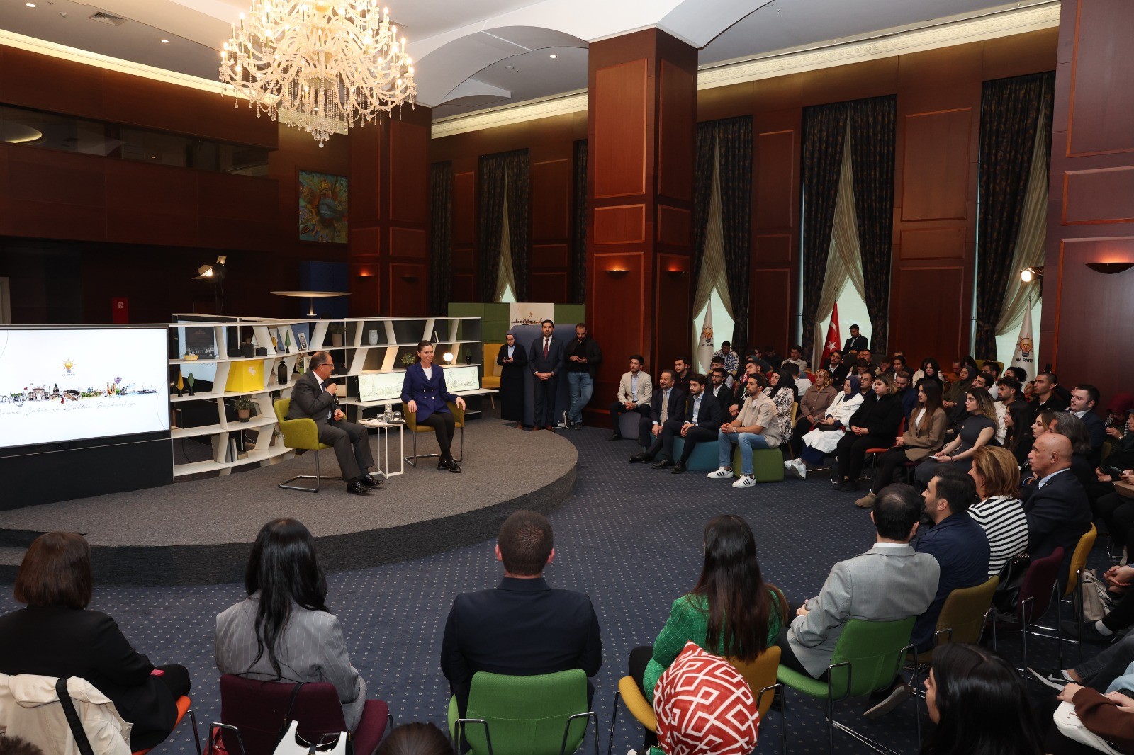 Bakan Mehmet Özhaseki gençler buluştu