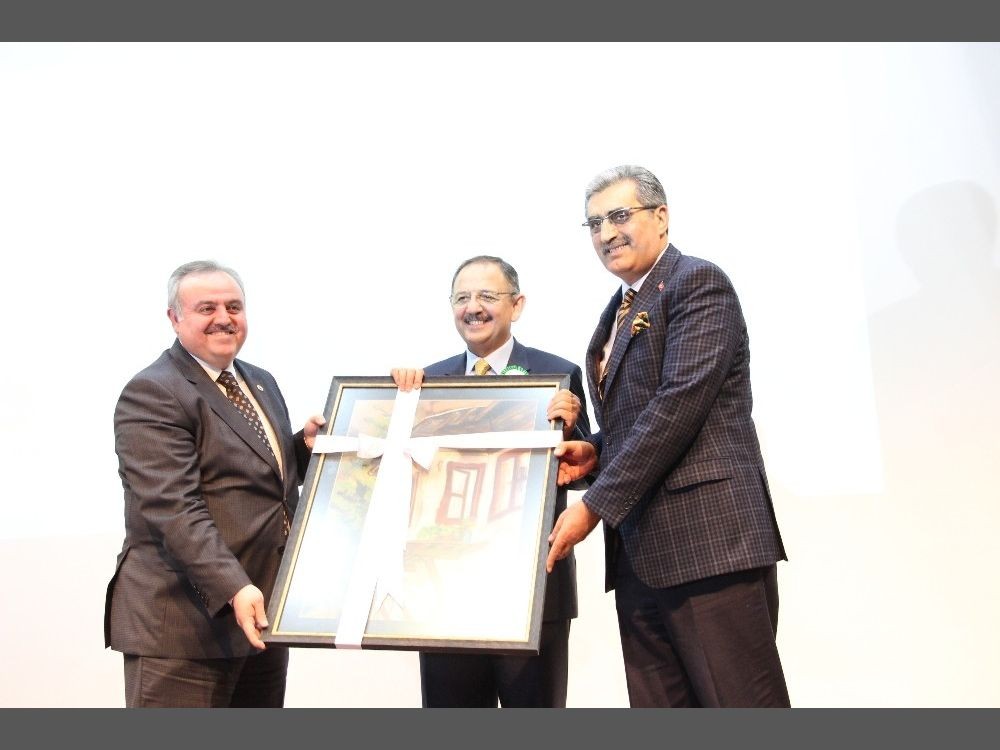 Bakan Mehmet Özhaseki, Karaman 1. Çevre Çalıştayı’na katıldı