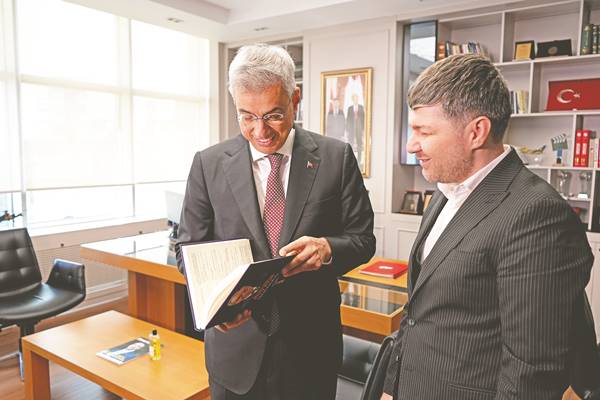 Bakan Memişoğlu’dan Akit Medya’ya ziyaret