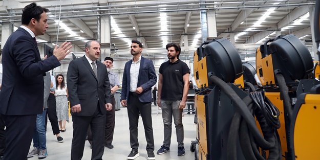 Bakan Mustafa Varank duyurdu: 100 milyon dolar Türkiye'de kalacak