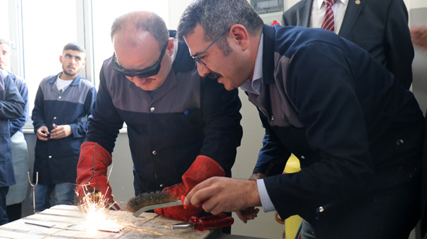 Bakan Mustafa Varank, kaynak yaptı