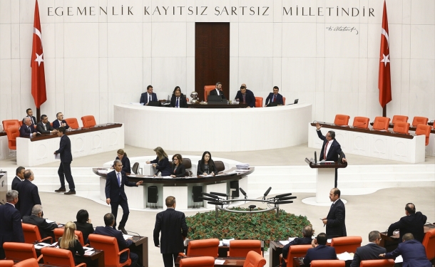  Bakan Ağbal'a hakaret edilince Meclis karıştı