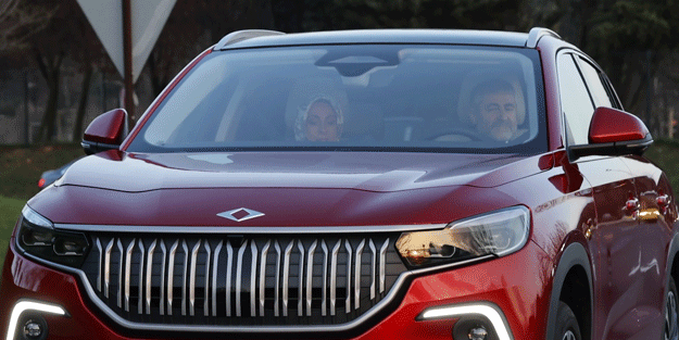 Bakan Nebati Togg'u kullanarak Adana'dan Mersin'e gitti