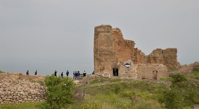 Bakan Numan Kurtulmuş, Mardin Kalesi'ni gezdi