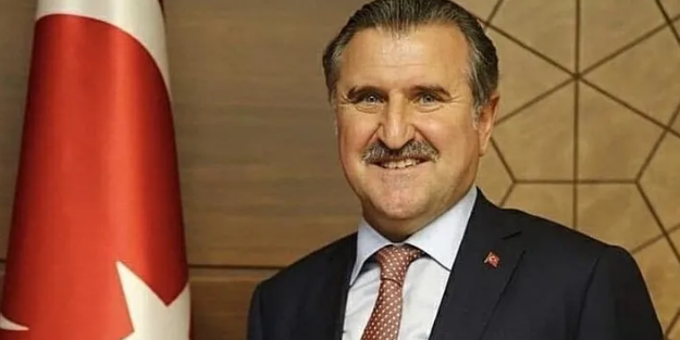 Bakan Osman Aşkın Bak, milli karatecileri tebrik etti