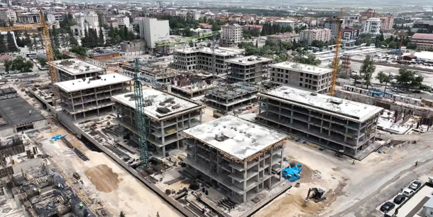 Bakan Özhaseki: Deprem bölgesindeki 4 şehrin meydanını yeniden yapıyoruz