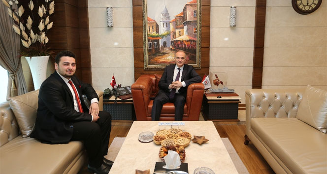 Bakan Özlü, CERN’e kabul edilen Mutluer’le bir araya geldi
