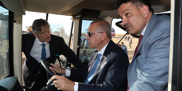 Bakan Pakdemirli: Yerli elektrikli traktör ile çiftçilerimiz mazot derdinden kurtulacak