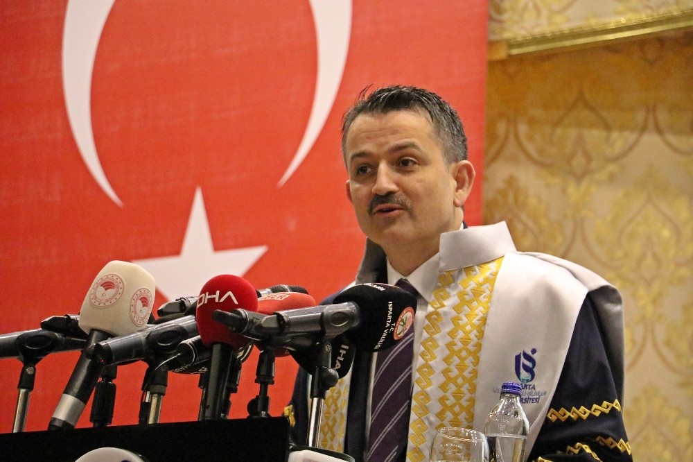 Bakan Pakdemirli’den gençlere: “Kolunuza takabildiğiniz kadar ’altın bilezik’ takın” 