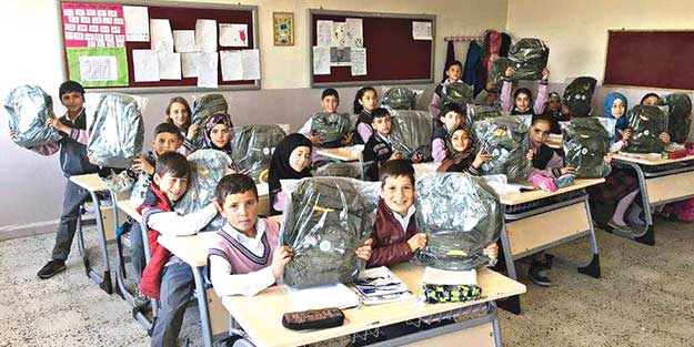 Bakan Pakdemirli’den öğrencilere kart ve hediye