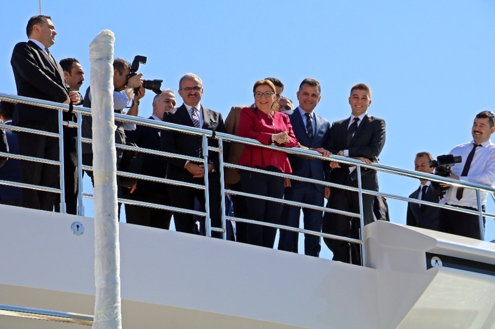 Bakan Pekcan, 50 milyon dolarlık lüks yatı inceledi 