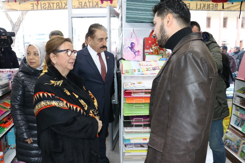 Bakan Pekcan, esnaflarla buluştu 