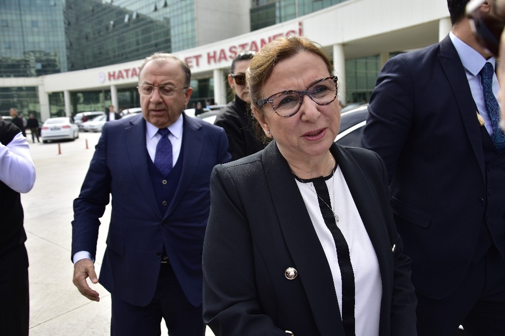 Bakan Pekcan İdlib’de yaralanan askerleri ziyaret etti 