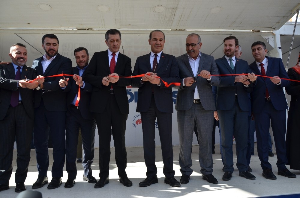 Bakan Selçuk: “Bakanlık olarak sizlerin geleceği için çalışacağız” 