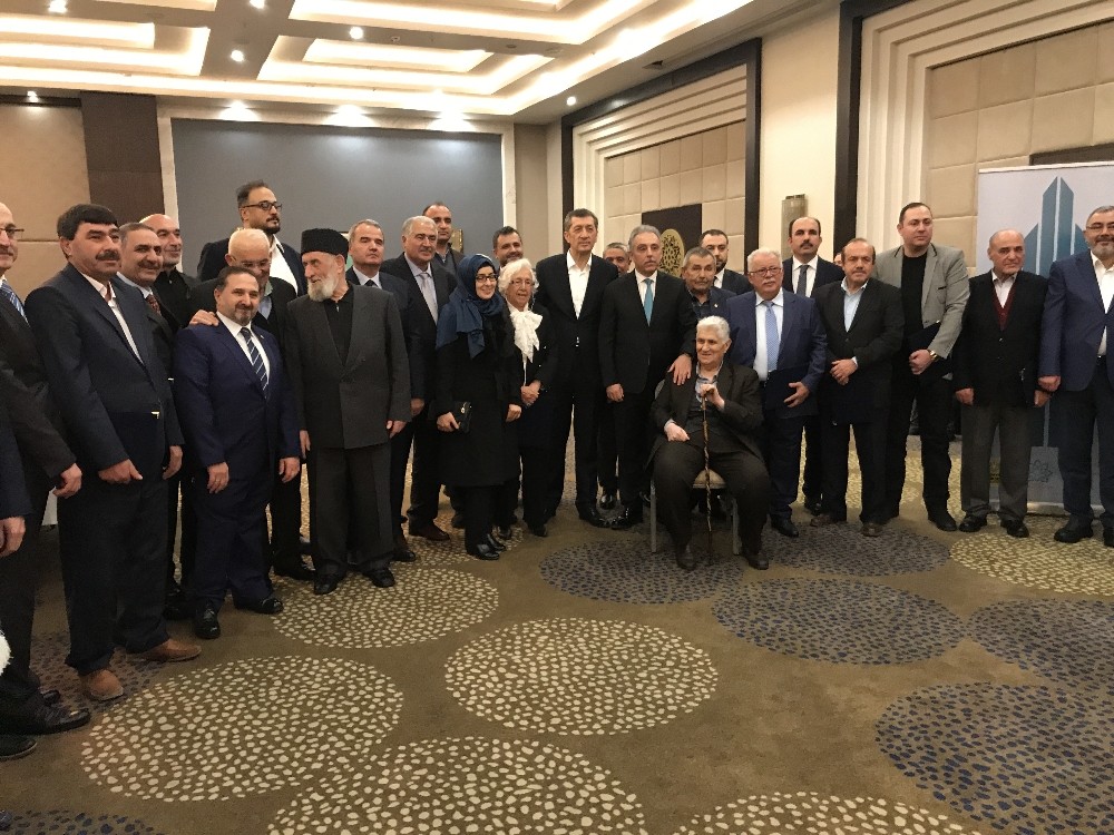 Bakan Selçuk hayırsever buluşmalarına katıldı 