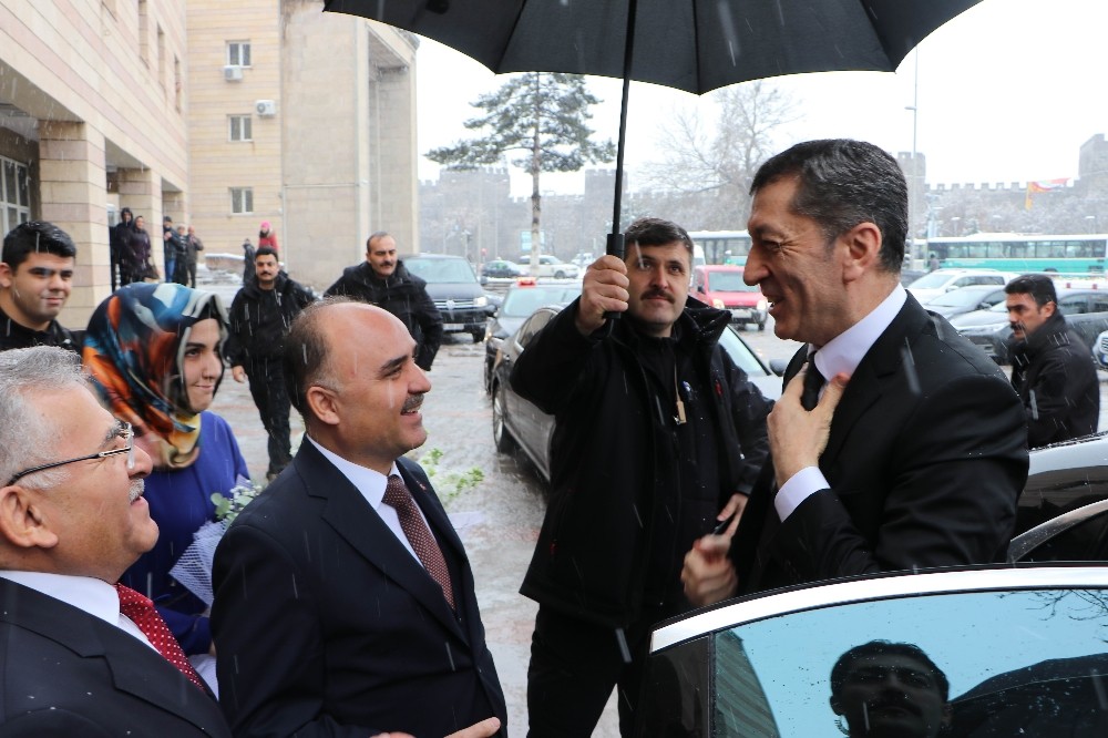 Bakan Selçuk: “Öğrencilerimizin atölyeler ile tecrübe edinmesi bizim için önemli” 