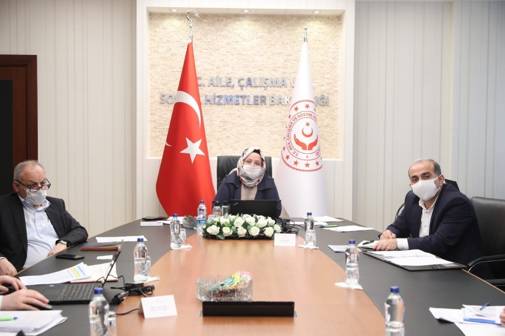 Bakan Selçuk, TÜRMOB ve TOBB Başkanları ile video konferansla 