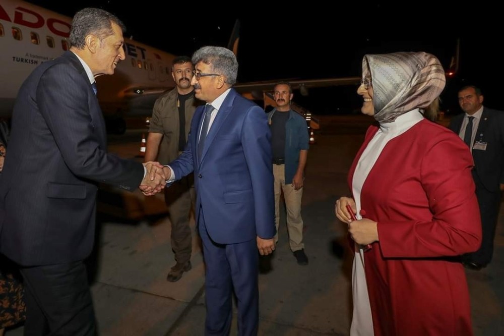 Bakan Selçuk Van’da 