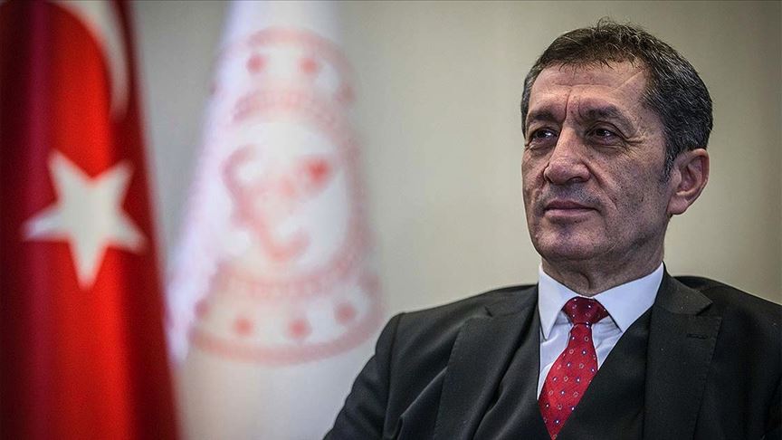 Bakan Selçuk'tan merkezi sınav sonuçlarını öğrenen öğrencilere mesaj