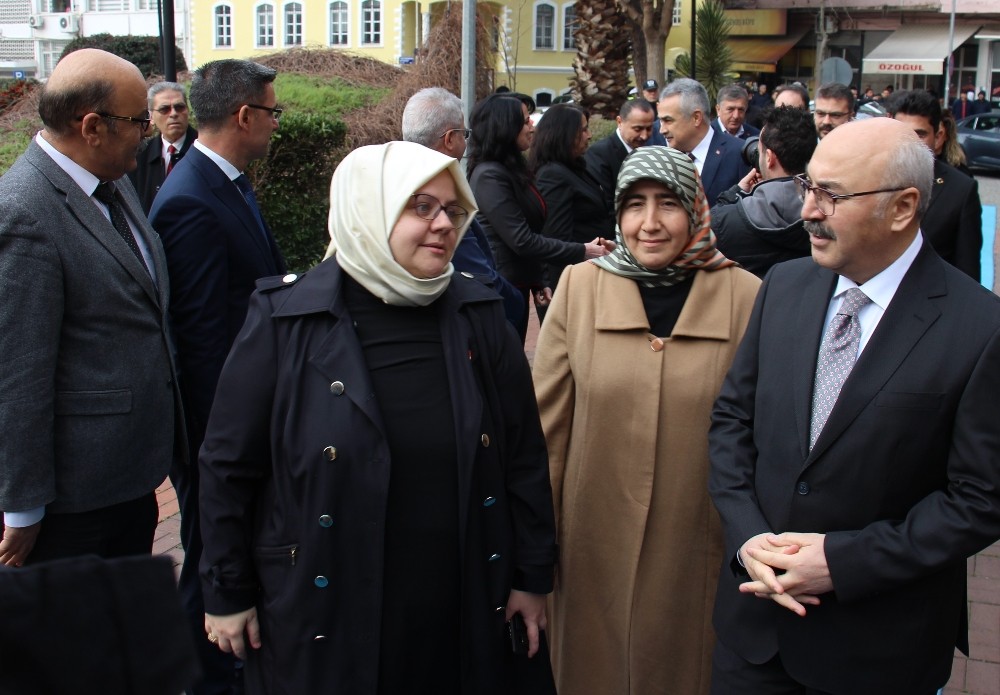 Bakan Selçuk’tan Vali Köşger’e ziyaret 