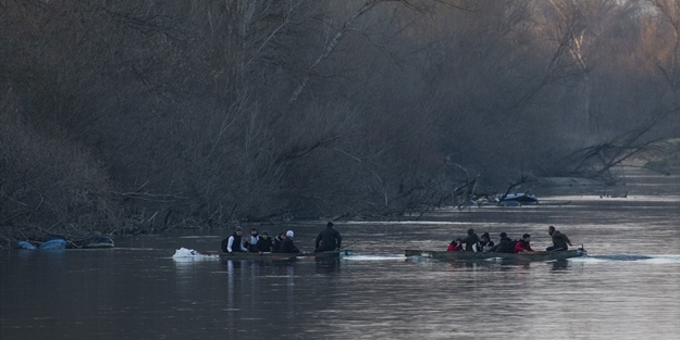 Bakan Soylu Avrupa'nın kalbine inecek rakamı duyurdu! İşte sınırı geçen göçmen sayısı