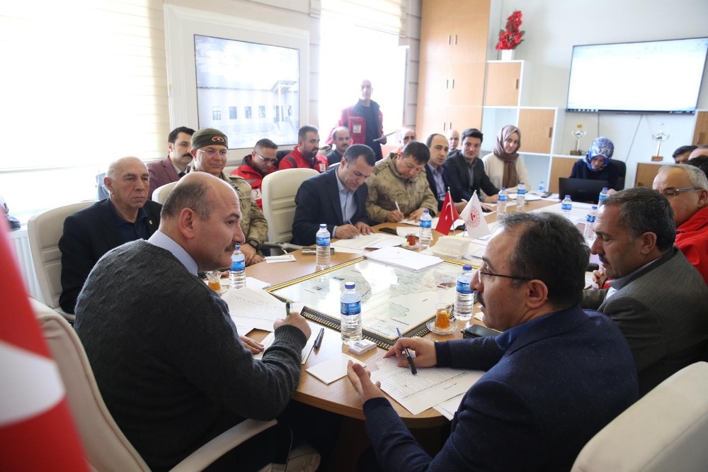 Bakan Soylu Başkale Kaymakamlığında açıklamalarda bulundu 