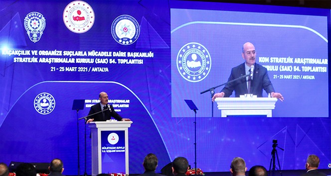Bakan Soylu 'Bizimkiler yine avlanmaya çıktı ve bir av yakaladı' diyerek dev operasyonu duyurdu