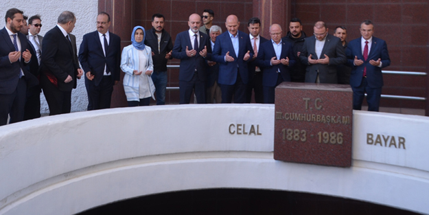 Bakan Soylu, Celal Bayar'ın anıt mezarını ziyaret etti