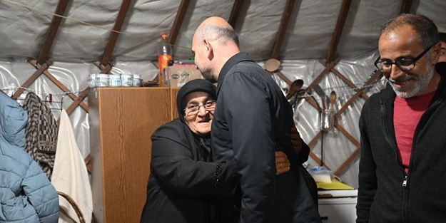 Bakan Soylu, depremin merkezinden duyurdu