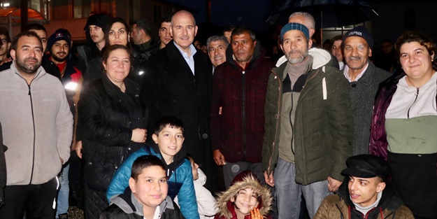 Bakan Soylu, depremin yaşandığı Düzce'de ziyaretlerde bulundu