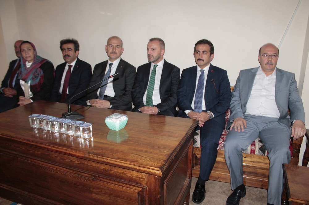 Bakan Soylu, Diyarbakır şehitlerinin taziyesine katıldı 