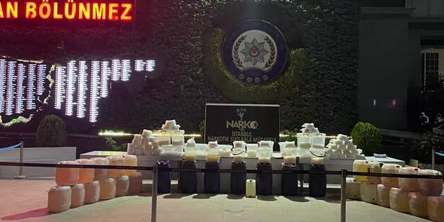 Bakan Soylu duyurdu: 'İran uyruklu baron ve çetesi çökertildi